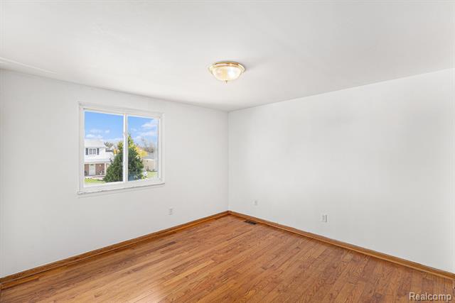 Builiding view ten for 38337 Steede, Sterling Heights, MI. 48310