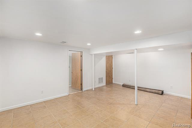 Builiding view thirteen for 38337 Steede, Sterling Heights, MI. 48310