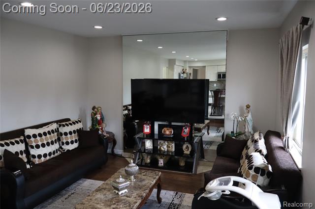 Builiding view fifteen for 39552 Forbes, Sterling Heights, MI. 48310
