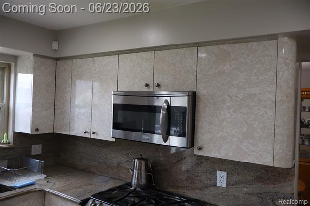 Builiding view twenty one for 39552 Forbes, Sterling Heights, MI. 48310