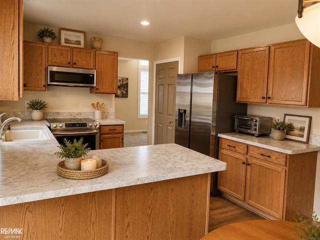 Builiding view eleven for 40135 Streamwood, Sterling Heights, MI. 48310