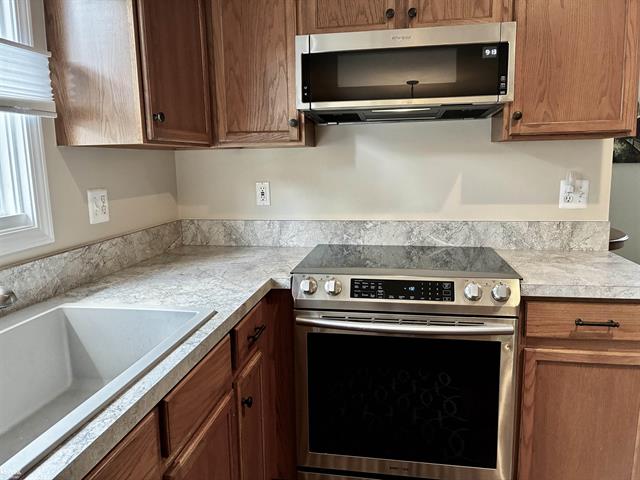 Builiding view fifteen for 40135 Streamwood, Sterling Heights, MI. 48310