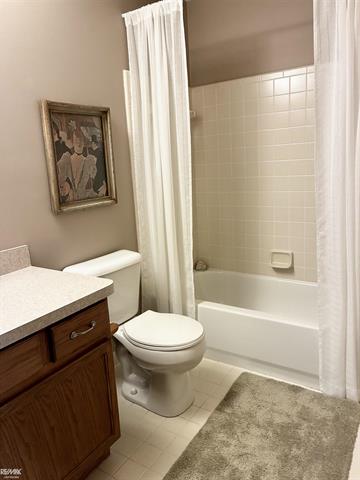 Builiding view thirty three for 40135 Streamwood, Sterling Heights, MI. 48310