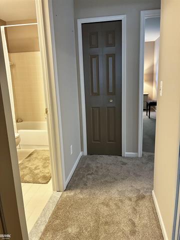 Builiding view thirty for 40135 Streamwood, Sterling Heights, MI. 48310