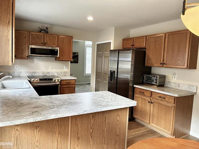 Builiding view twelve for 40135 Streamwood, Sterling Heights, MI. 48310