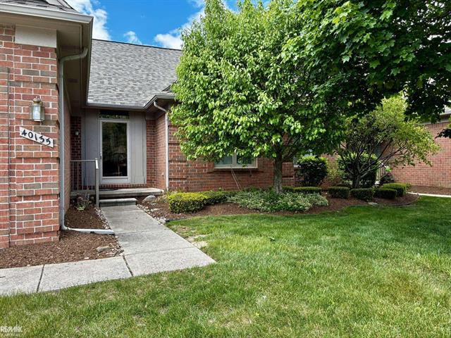 Builiding view two for 40135 Streamwood, Sterling Heights, MI. 48310