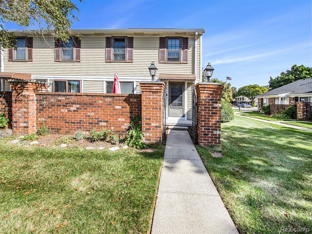 front view for 39363 Heatherheath, Clinton Township, Mi. 48038