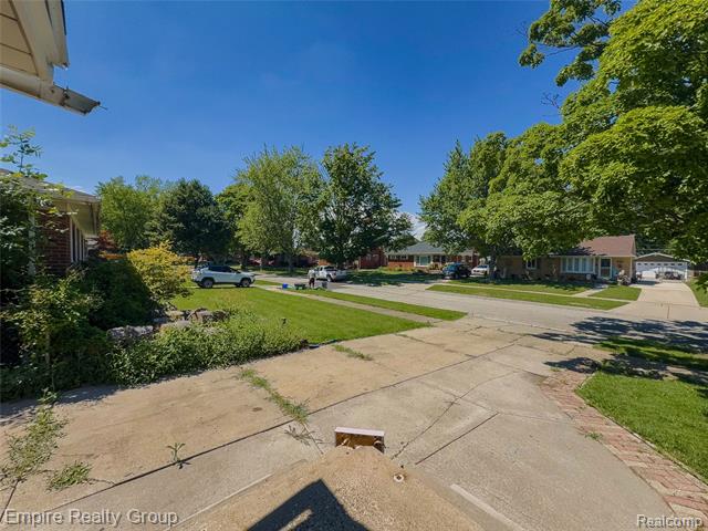 Builiding view eight for 905 N Esplanade, Mount Clemens, MI. 48043
