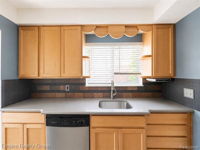 Builiding view nineteen for 905 N Esplanade, Mount Clemens, MI. 48043
