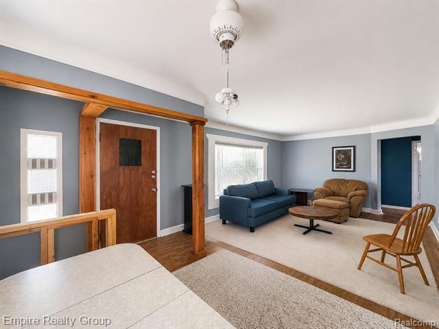 Builiding view sixteen for 905 N Esplanade, Mount Clemens, MI. 48043