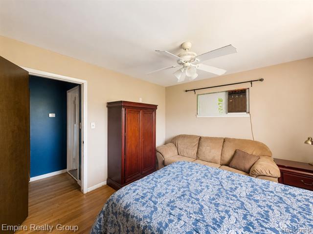 Builiding view twelve for 905 N Esplanade, Mount Clemens, MI. 48043