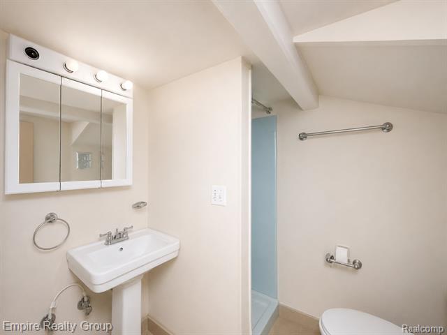 Builiding view twenty eight for 905 N Esplanade, Mount Clemens, MI. 48043
