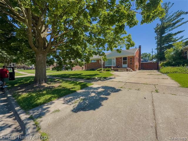 Builiding view two for 905 N Esplanade, Mount Clemens, MI. 48043
