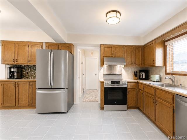 Builiding view seven for 39217 Bramblebush, Clinton Township, MI. 48038