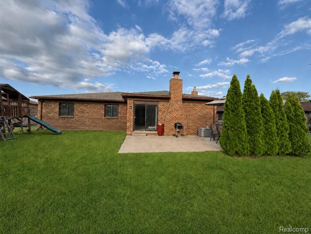 Builiding view thirty two for 39217 Bramblebush, Clinton Township, MI. 48038