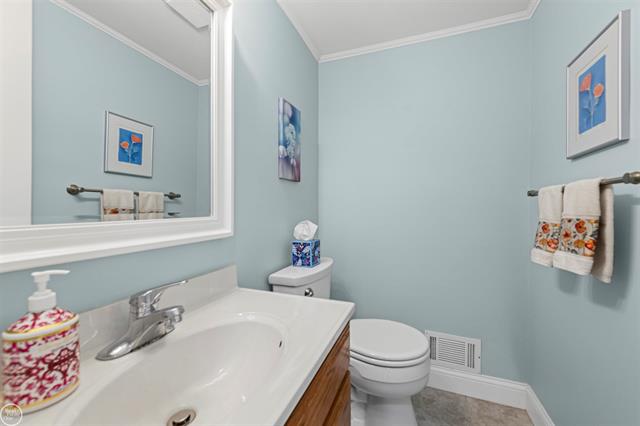 Builiding view fifteen for 39675 Waldorf, Clinton Township, MI. 48038