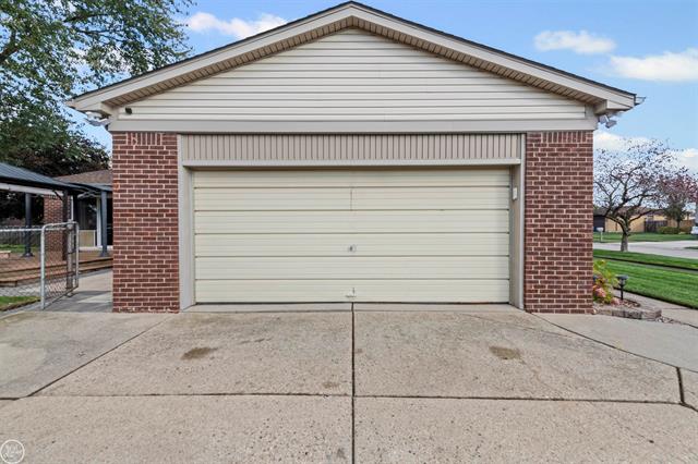 Builiding view five for 39675 Waldorf, Clinton Township, MI. 48038