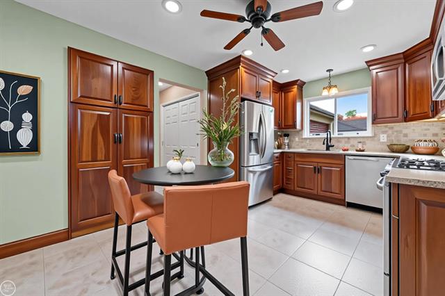 Builiding view fourteen for 39675 Waldorf, Clinton Township, MI. 48038