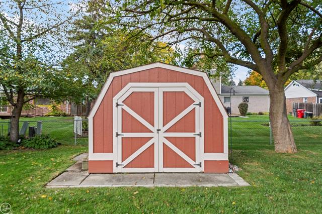 Builiding view thirty one for 39675 Waldorf, Clinton Township, MI. 48038