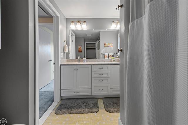 Builiding view twenty one for 39675 Waldorf, Clinton Township, MI. 48038