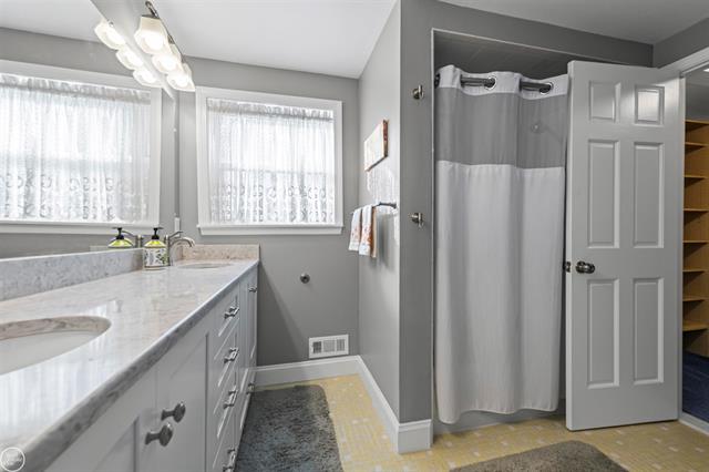 Builiding view twenty for 39675 Waldorf, Clinton Township, MI. 48038