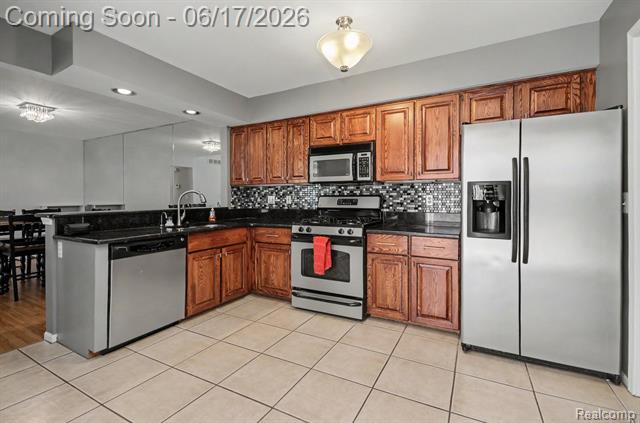 Builiding view twelve for 16569 Congress, Clinton Township, MI. 48038