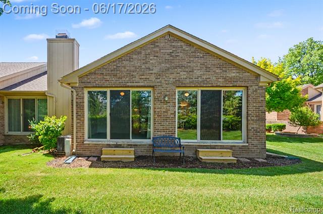Builiding view twenty three for 16569 Congress, Clinton Township, MI. 48038