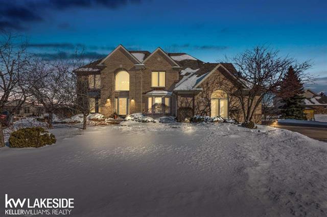 front view for 40700 Riverbend Dr, Sterling Heights, Mi. 48310
