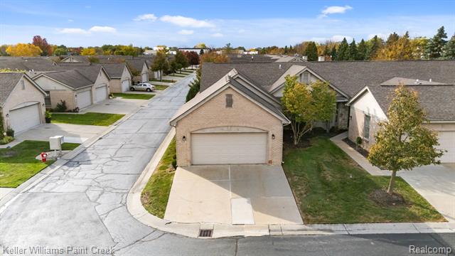 Builiding view thirty nine for 2503 Westmont, Sterling Heights, MI. 48310