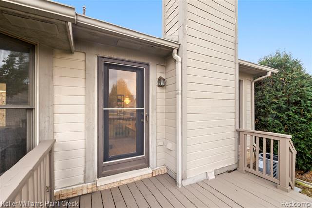 Builiding view thirty seven for 2503 Westmont, Sterling Heights, MI. 48310