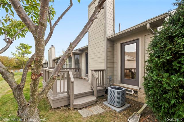 Builiding view thirty six for 2503 Westmont, Sterling Heights, MI. 48310