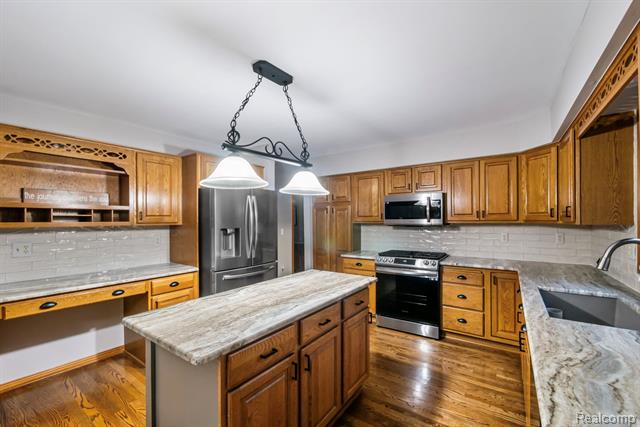 Builiding view eighteen for 40312 Sugar Spring D, Sterling Heights, MI. 48313