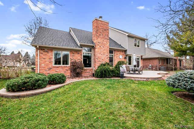 Builiding view five for 40312 Sugar Spring D, Sterling Heights, MI. 48313