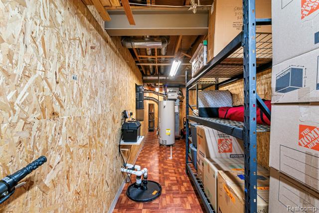 Builiding view forty five for 40312 Sugar Spring D, Sterling Heights, MI. 48313