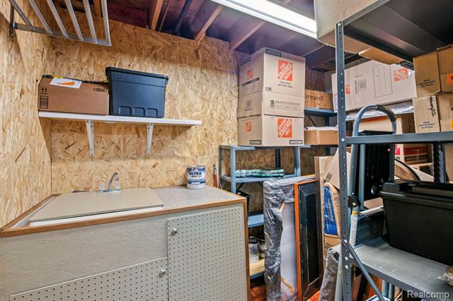 Builiding view forty four for 40312 Sugar Spring D, Sterling Heights, MI. 48313