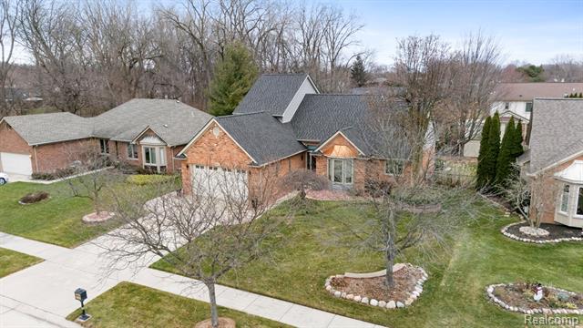 Builiding view forty nine for 40312 Sugar Spring D, Sterling Heights, MI. 48313