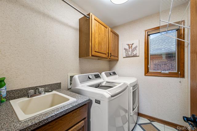 Builiding view forty one for 40312 Sugar Spring D, Sterling Heights, MI. 48313