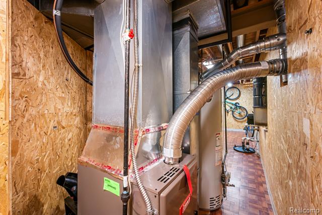 Builiding view forty six for 40312 Sugar Spring D, Sterling Heights, MI. 48313