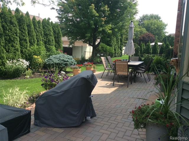 Builiding view seventy one for 40312 Sugar Spring D, Sterling Heights, MI. 48313