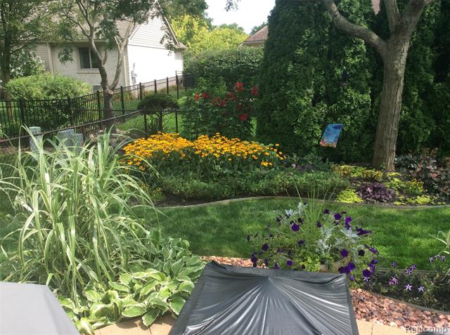 Builiding view seventy three for 40312 Sugar Spring D, Sterling Heights, MI. 48313