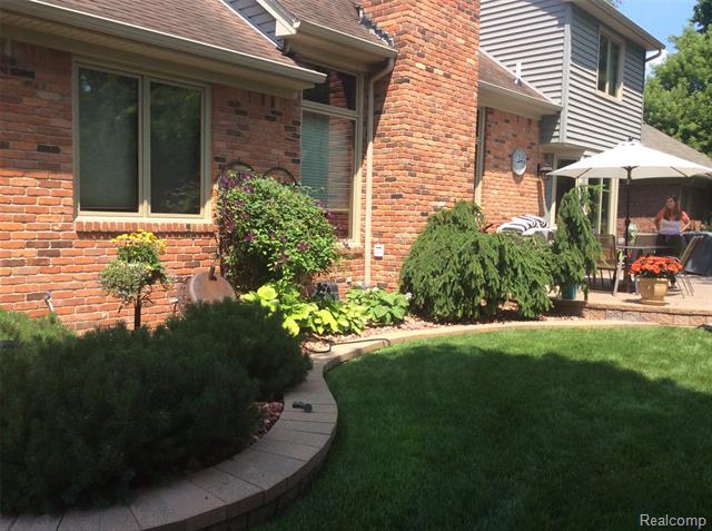 Builiding view seventy for 40312 Sugar Spring D, Sterling Heights, MI. 48313