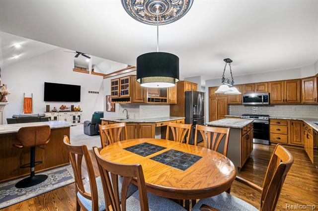 Builiding view sixteen for 40312 Sugar Spring D, Sterling Heights, MI. 48313