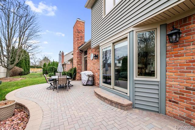 Builiding view sixty five for 40312 Sugar Spring D, Sterling Heights, MI. 48313