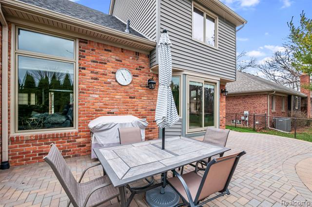 Builiding view sixty four for 40312 Sugar Spring D, Sterling Heights, MI. 48313