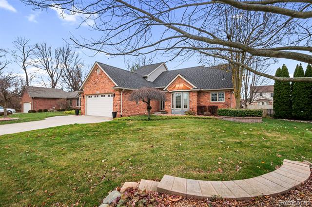 Builiding view sixty for 40312 Sugar Spring D, Sterling Heights, MI. 48313