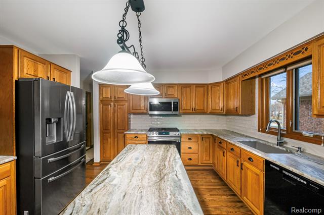 Builiding view thirteen for 40312 Sugar Spring D, Sterling Heights, MI. 48313