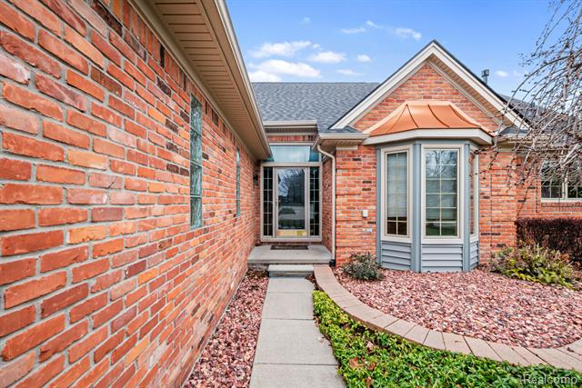 Builiding view three for 40312 Sugar Spring D, Sterling Heights, MI. 48313