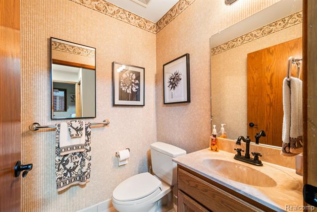 Builiding view twenty five for 40312 Sugar Spring D, Sterling Heights, MI. 48313