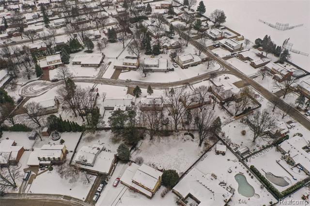 Builiding view forty one for 39735 Bonnie, Clinton Township, MI. 48038