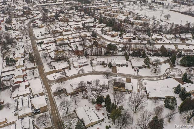 Builiding view thirty seven for 39735 Bonnie, Clinton Township, MI. 48038